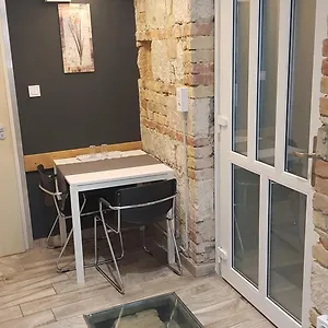  Apartman Economy Hollo